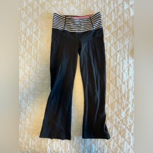 LululemonY2K rare split leg capri Black and White Striped high waist size 2